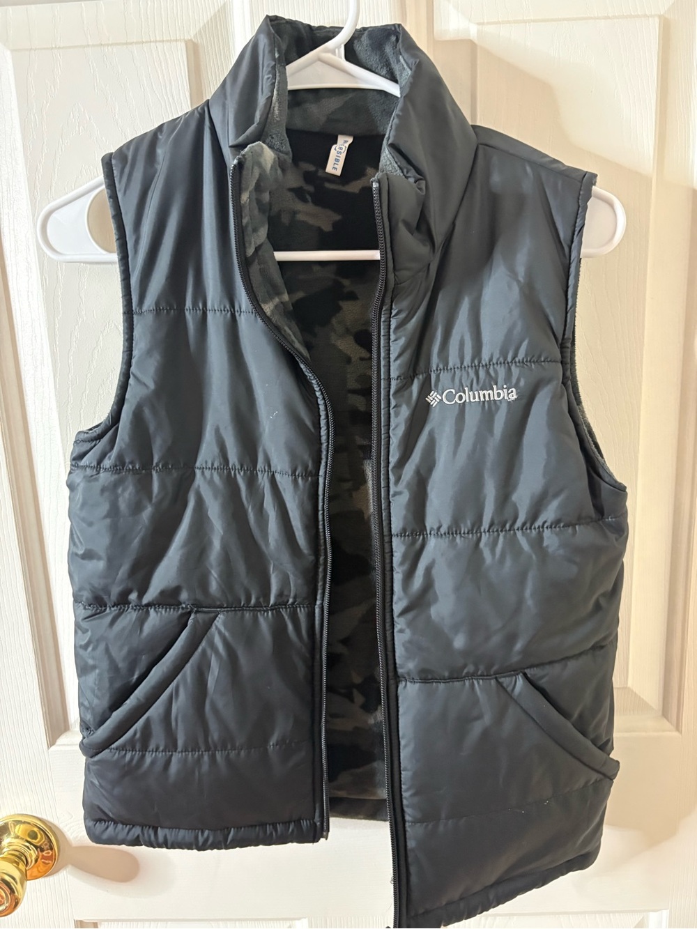 Columbia Reversible Puffer Vest in Charcoal with Camo